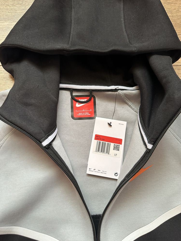 Nike Hooded Tracksuit Set (Jacket + Joggers)