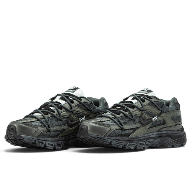 Nike P-6000 Suede in Anthracite / Metallic Silver